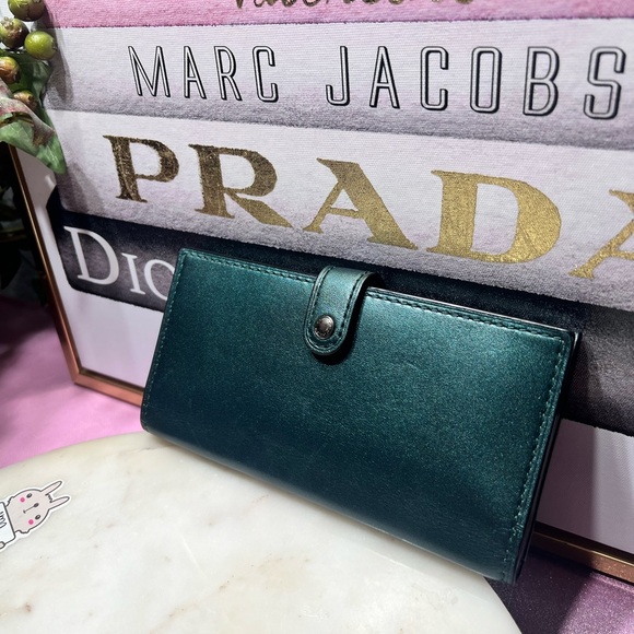 Coach  Wallet Slim Trifold
In Colorblock Green floral EUC - Picture 8 of 12